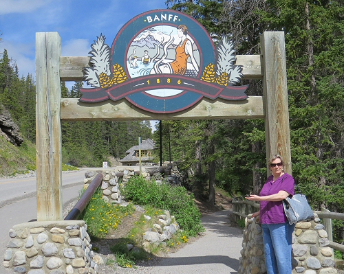 Jenni welcomes you to Banff Springs public spa