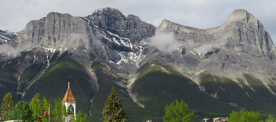 the views in Canmore are fantastic - Mt Rundle is huge