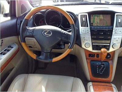 the very comfortable Lexus 400h cockpit - bird's eye maple wood trim, navigation & system info screen